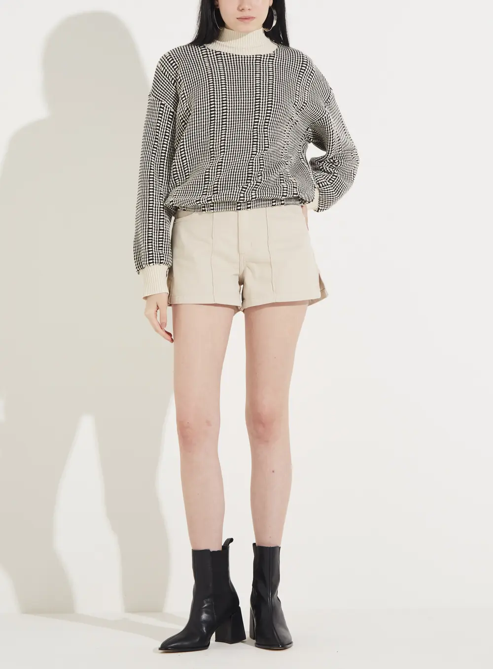 Short Sarja Linha Estruturada Bege Esquilo 1