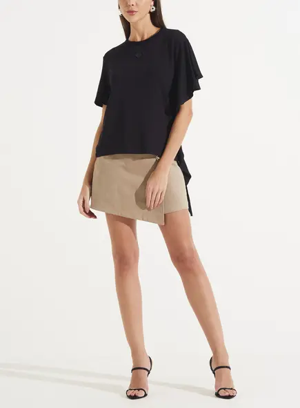 Camiseta Feminina Moderna Com Babados Assimétricos
