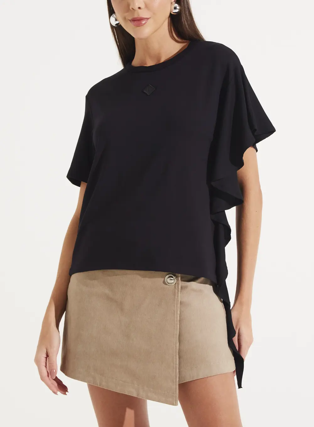 Camiseta Feminina Moderna Com Babados Assimétricos Preto 2