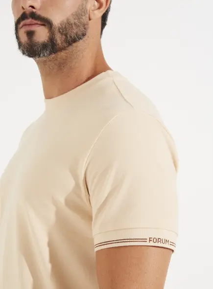 Camiseta Masculina Reta Com Detalhe Em Listras