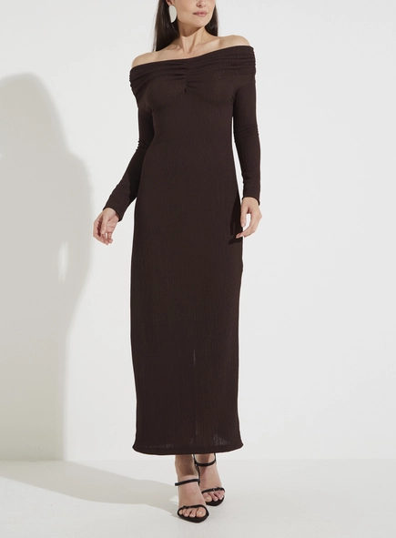 Vestido Longo Decote Reto Justo