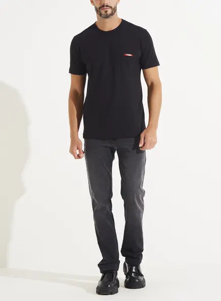 Camiseta Minimalista Com Logo