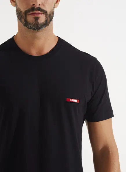 Camiseta Minimalista Com Logo