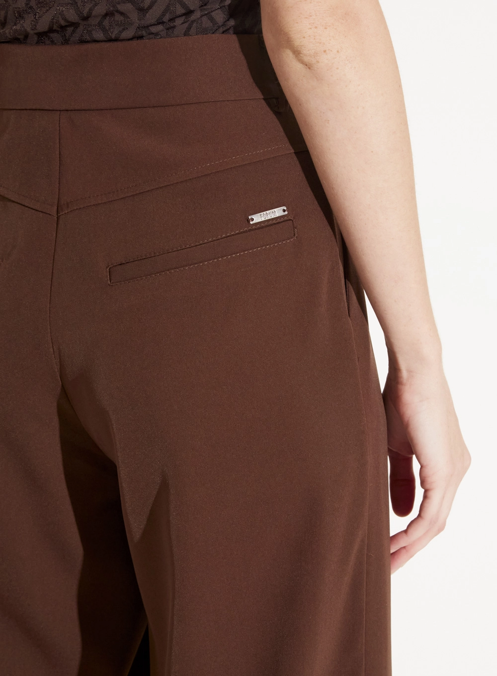 Calça Feminina Alfaiataria Pantacourt Marrom 3