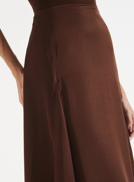 Saia Midi Fluída Com Assimetria