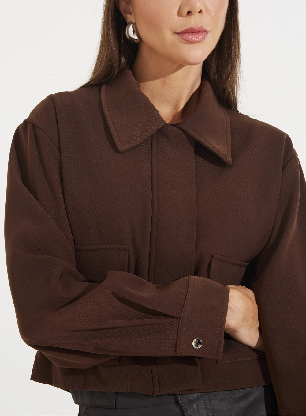 Jaqueta Feminina Ampla Com Bolsos Utilitários Marrom 3