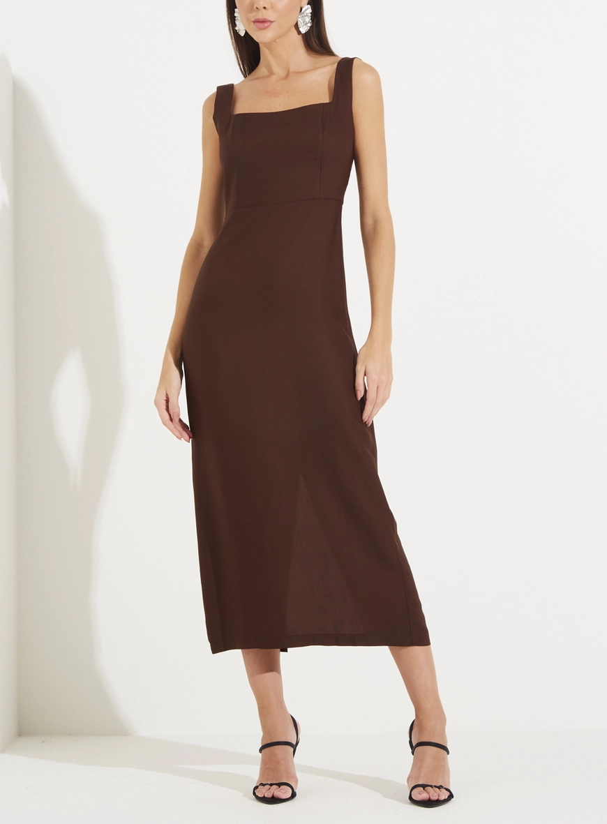 Vestido Midi Reto Com Decote Quadrado Marrom 1