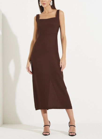 Vestido Midi Reto Com Decote Quadrado