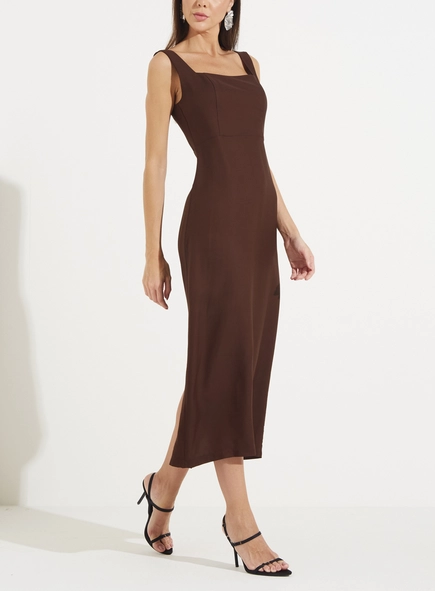 Vestido Midi Reto Com Decote Quadrado