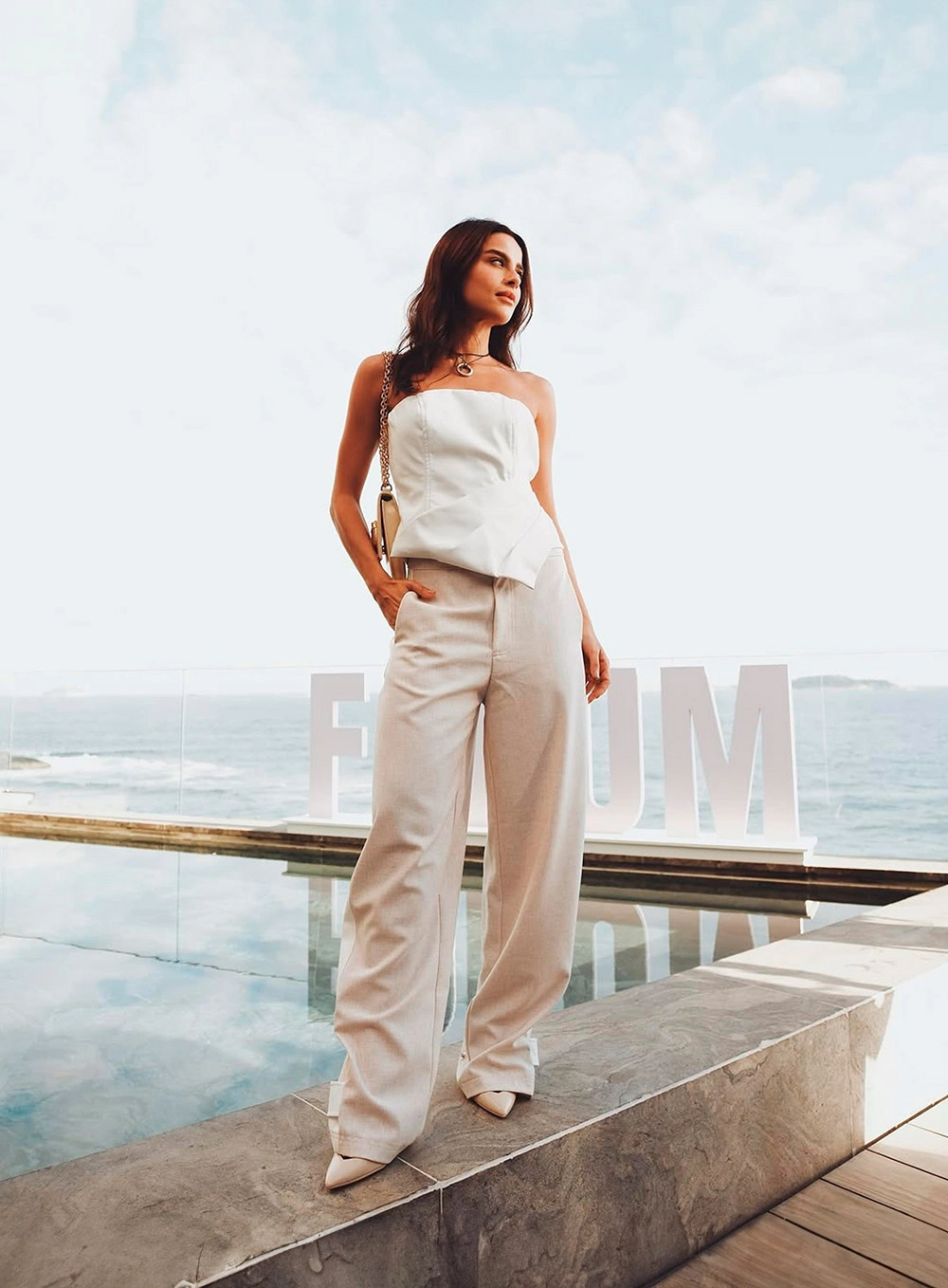 Calça Feminina Ballon Com Listras Laterais Bege 1