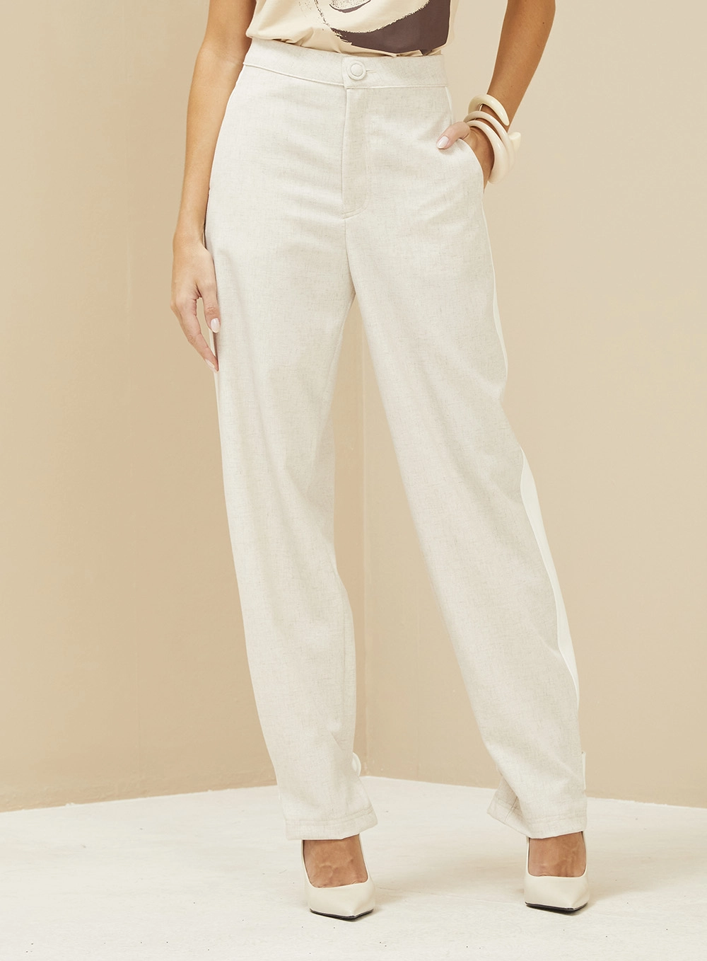 Calça Feminina Ballon Com Listras Laterais Bege 3