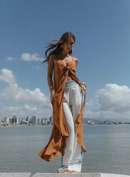 Blusa Longa Assimétrica Com Babados E Amarração