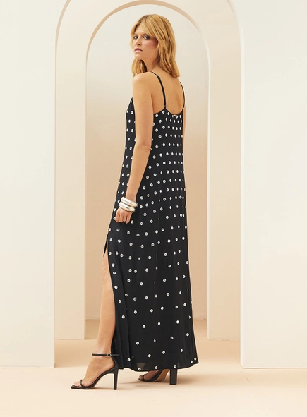 Vestido Longo Com Aplicação E Fenda