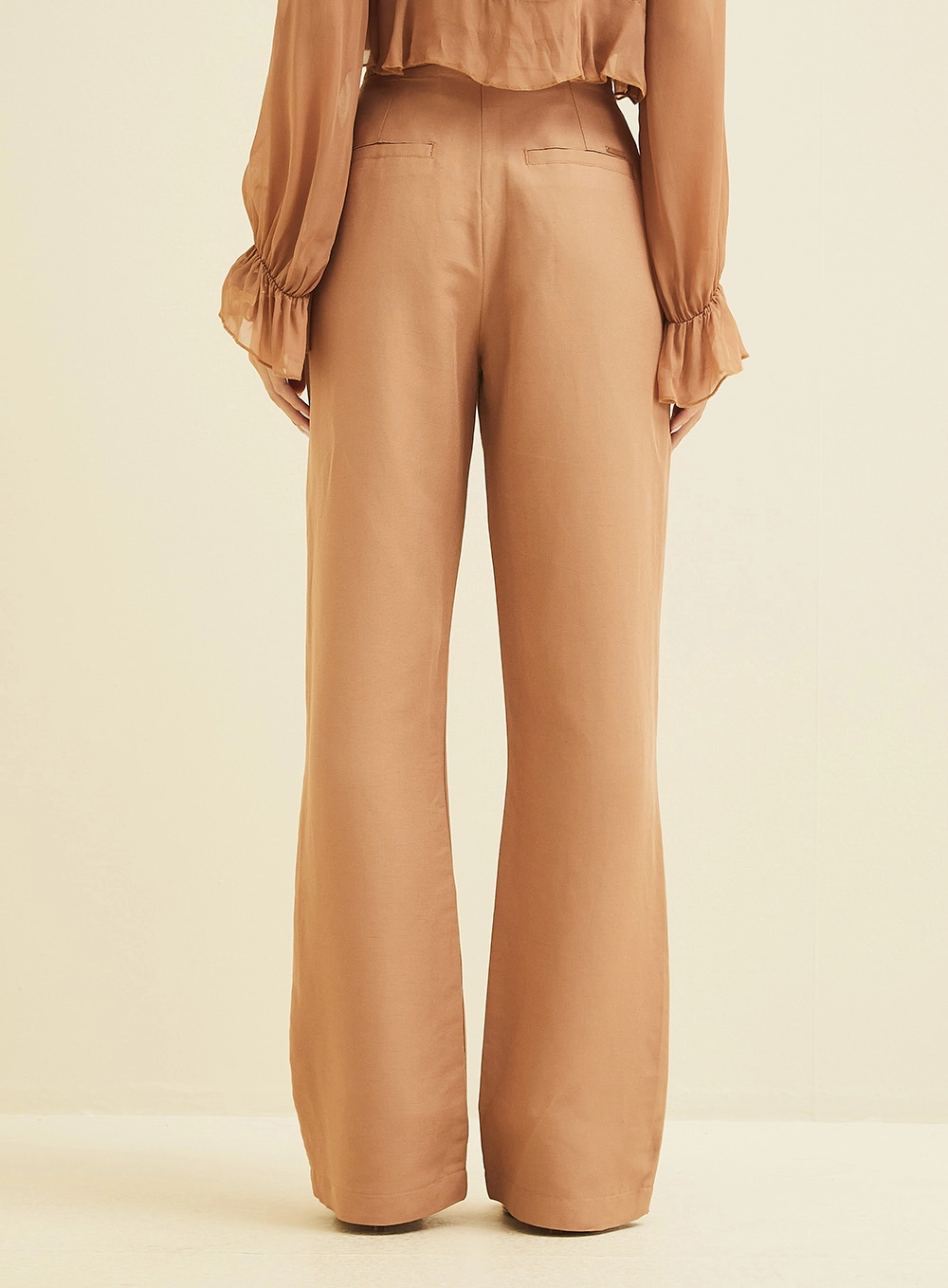 Calça Flare Em Linho Marrom 4