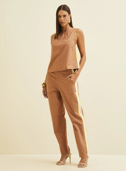 Calça Slim Com Listra Lateral