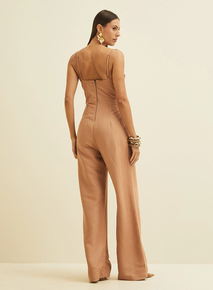 Macacão Estruturado Com Recortes Marrom 4