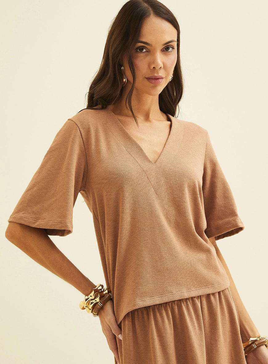 Blusa Reta Decote V Marrom 3