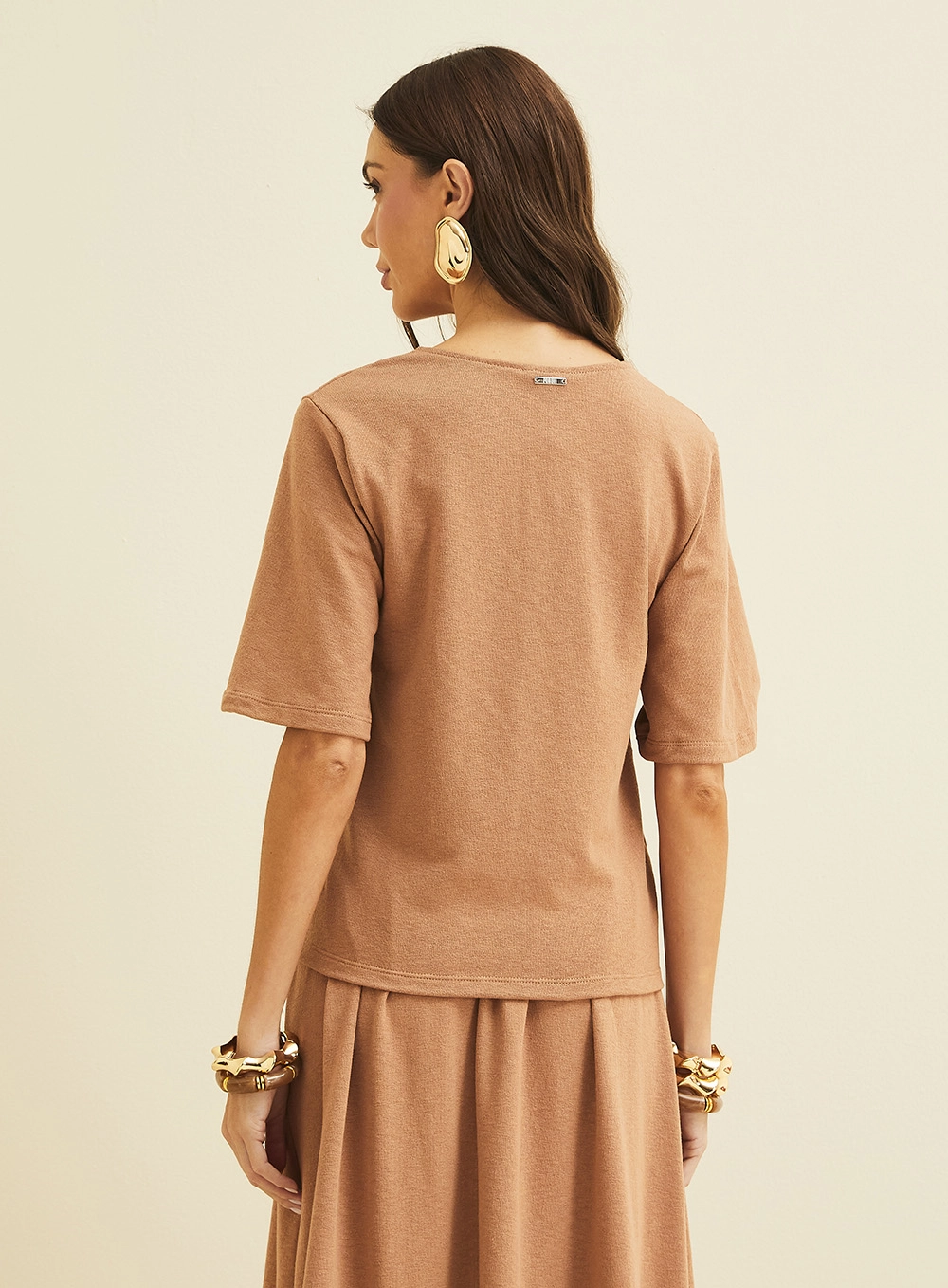 Blusa Reta Decote V Marrom 4