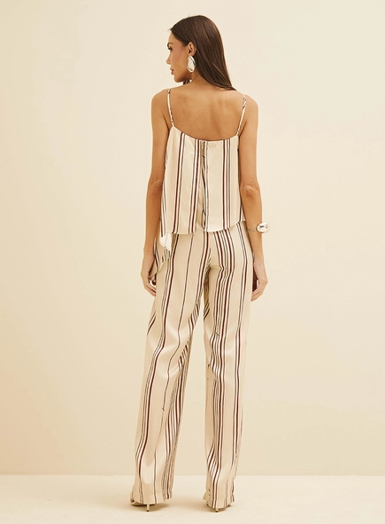 Macacão Amplo Com Sobreposição E Listras