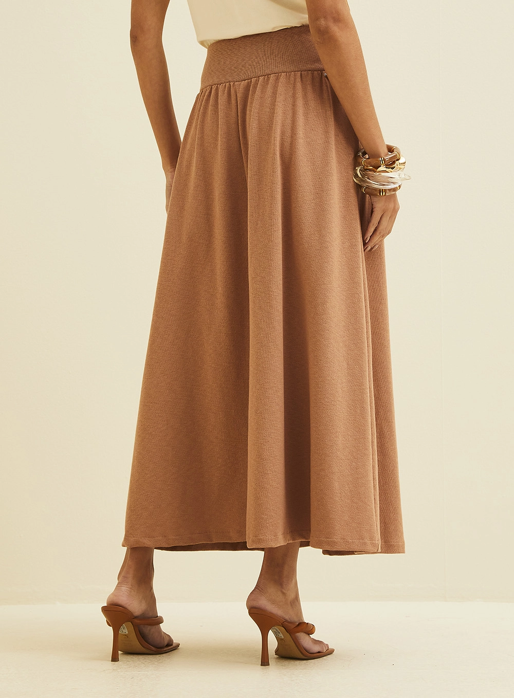 Saia Midi Em Tricô Godê Solta Marrom 4