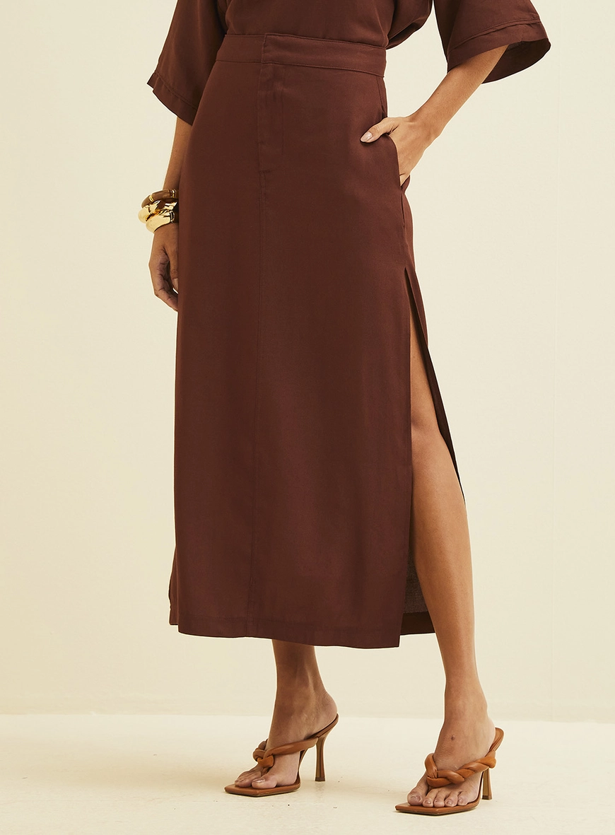 Saia Midi Alfaiataria Reta Com Fenda Marrom 2