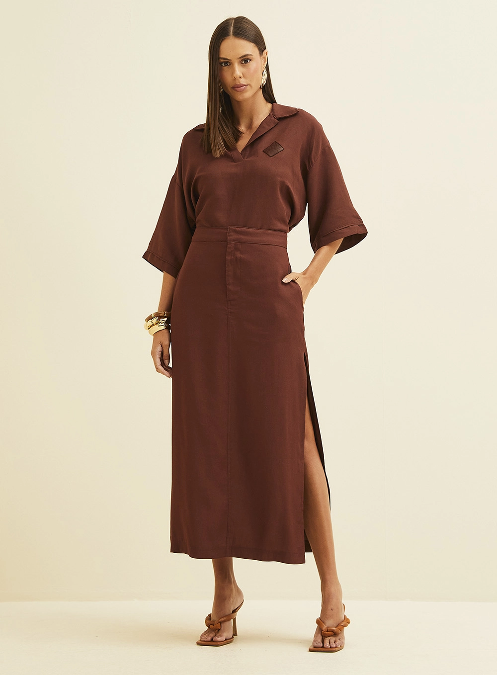 Saia Midi Alfaiataria Reta Com Fenda Marrom 1