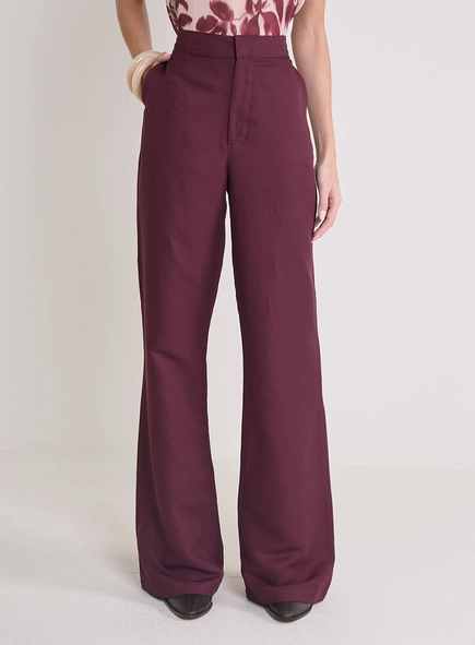 Calça Feminina Alfaiataria New Flare