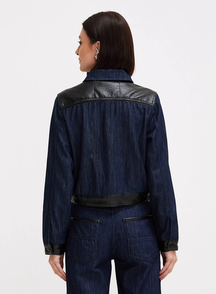 Jaqueta Jeans Feminina Trucker Sobreposição