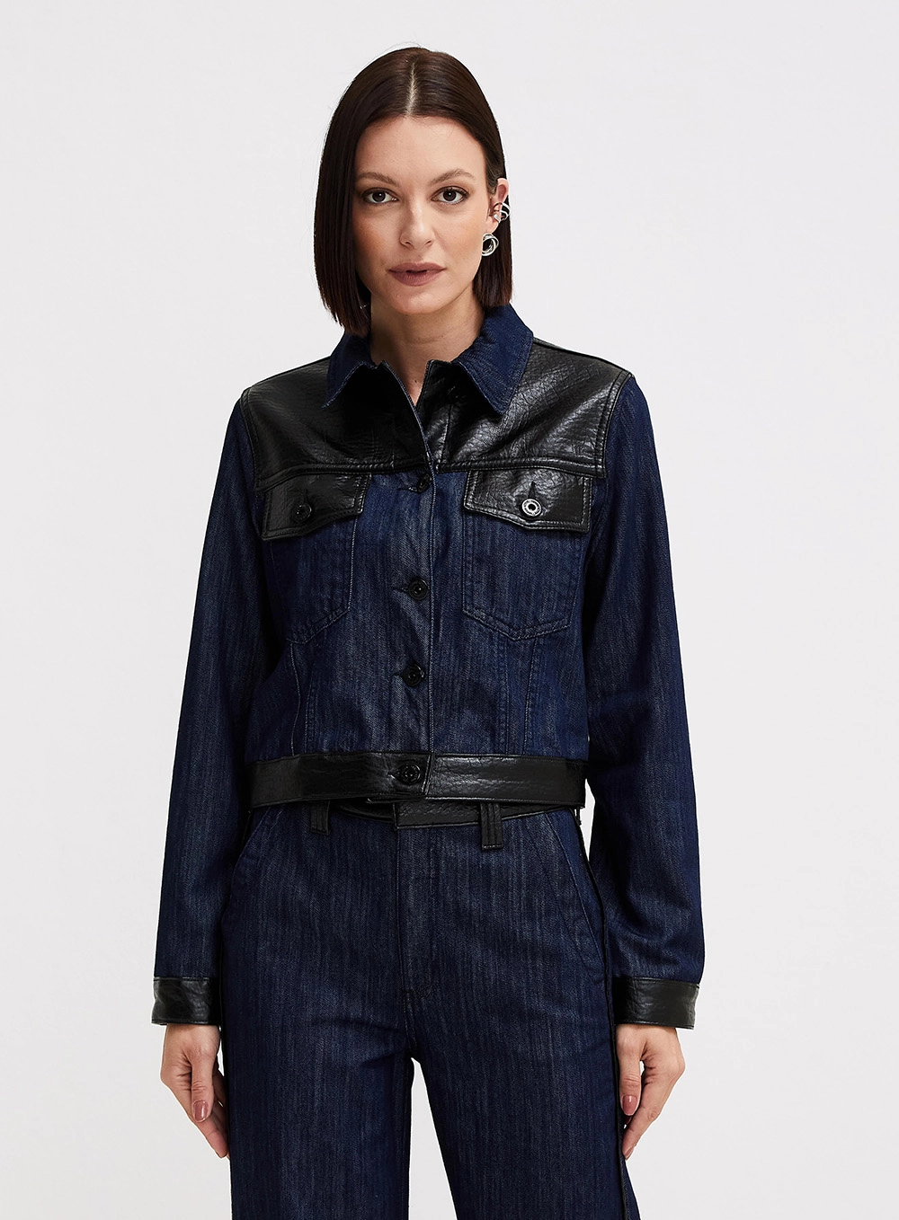 Jaqueta Jeans Feminina Trucker Sobreposição Índigo 1