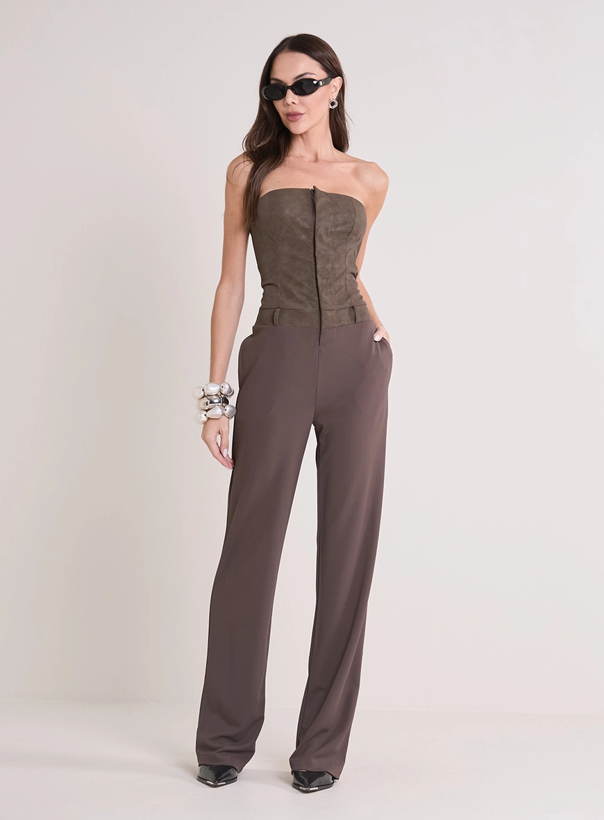 Macacão Pu Com Sobreposição Marrom 1