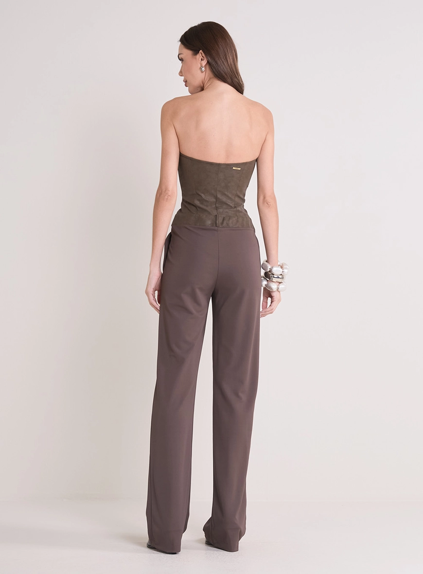 Macacão Pu Com Sobreposição Marrom 4