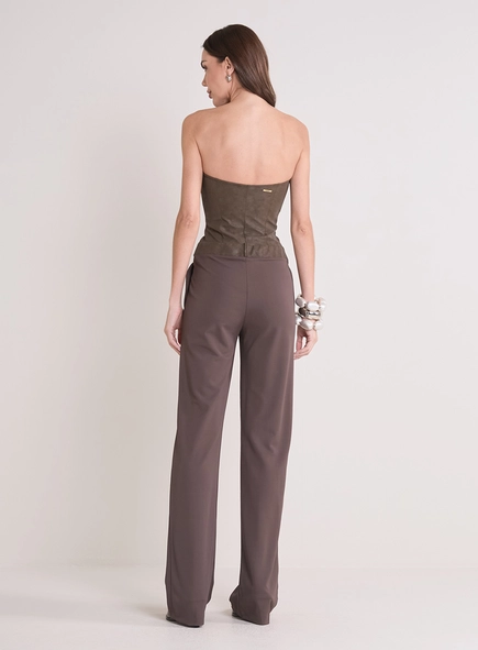 Macacão Pu Com Sobreposição