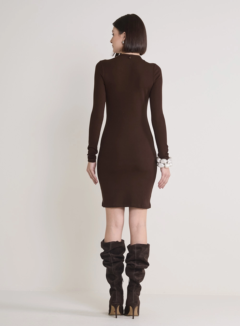 Vestido Curto Justo Canelado De Manga Longa Marrom 2