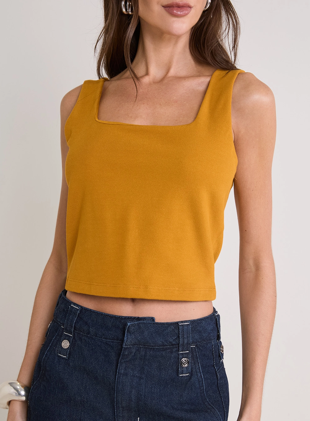 Top Justo Decote Quadrado Amarelo 1