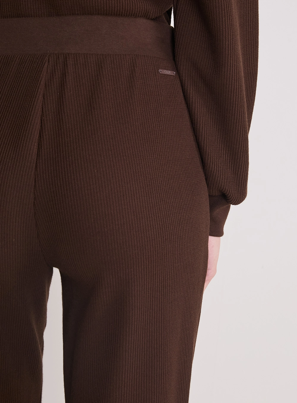 Calça Feminina Canelada Barra Italiana Marrom 3