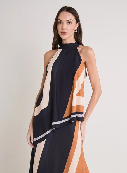 Blusa Estampada Assimétrica Gola Alta