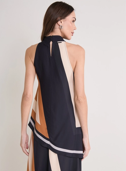 Blusa Estampada Assimétrica Gola Alta
