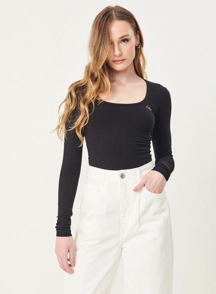 Blusa Feminina Slim Viscose Canelada Manga Longa Preto