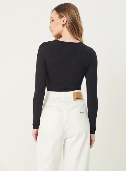 Blusa Feminina Slim Viscose Canelada Manga Longa Preto