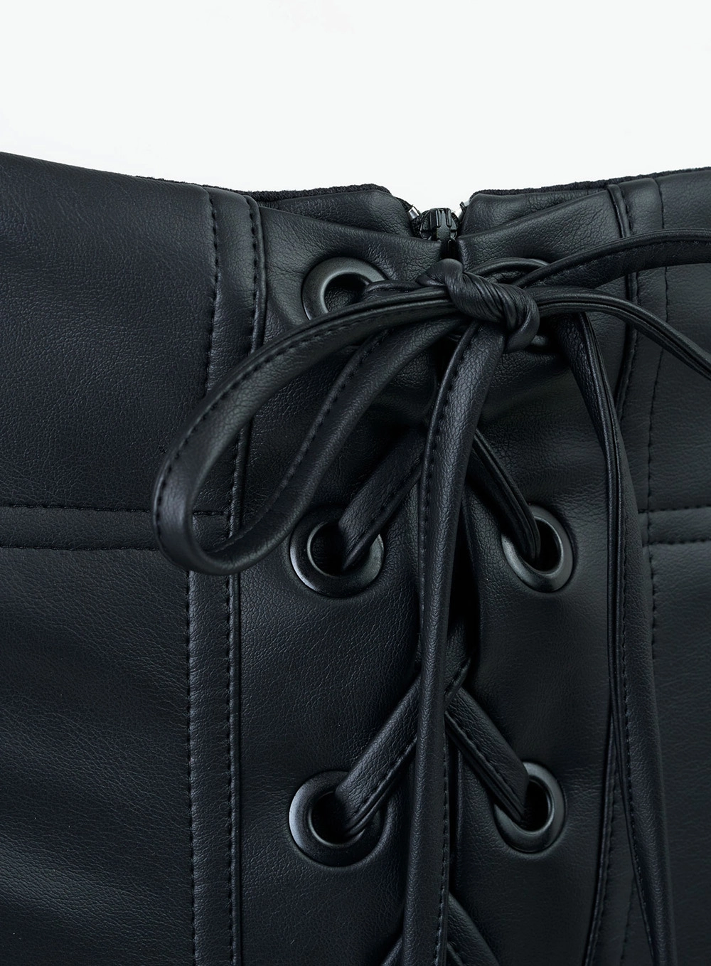 Calça Skinny Com Ilhós Preto 3