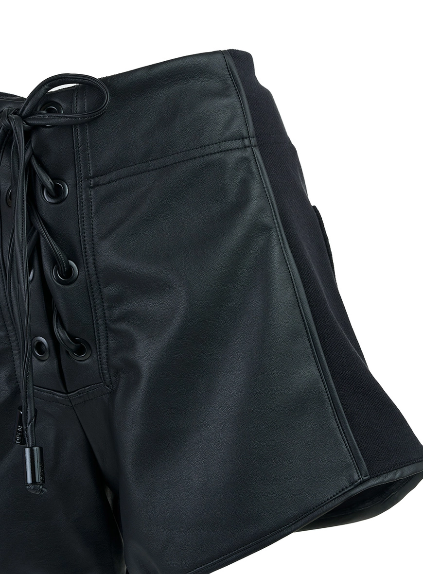 Short Feminino Em Material Sintético Com Ilhós Preto 3