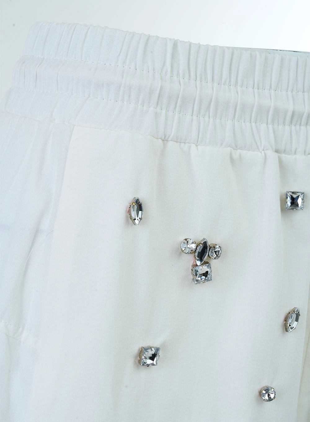 Short Feminino Comfy Com Aplicação Off Shell 3