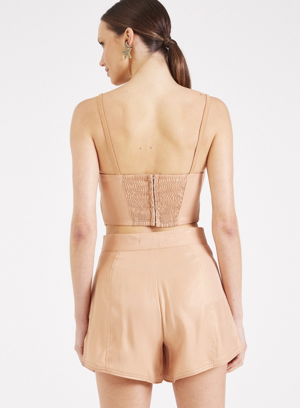 Blusa Franzida Com Aplicação De Strass Bege 2