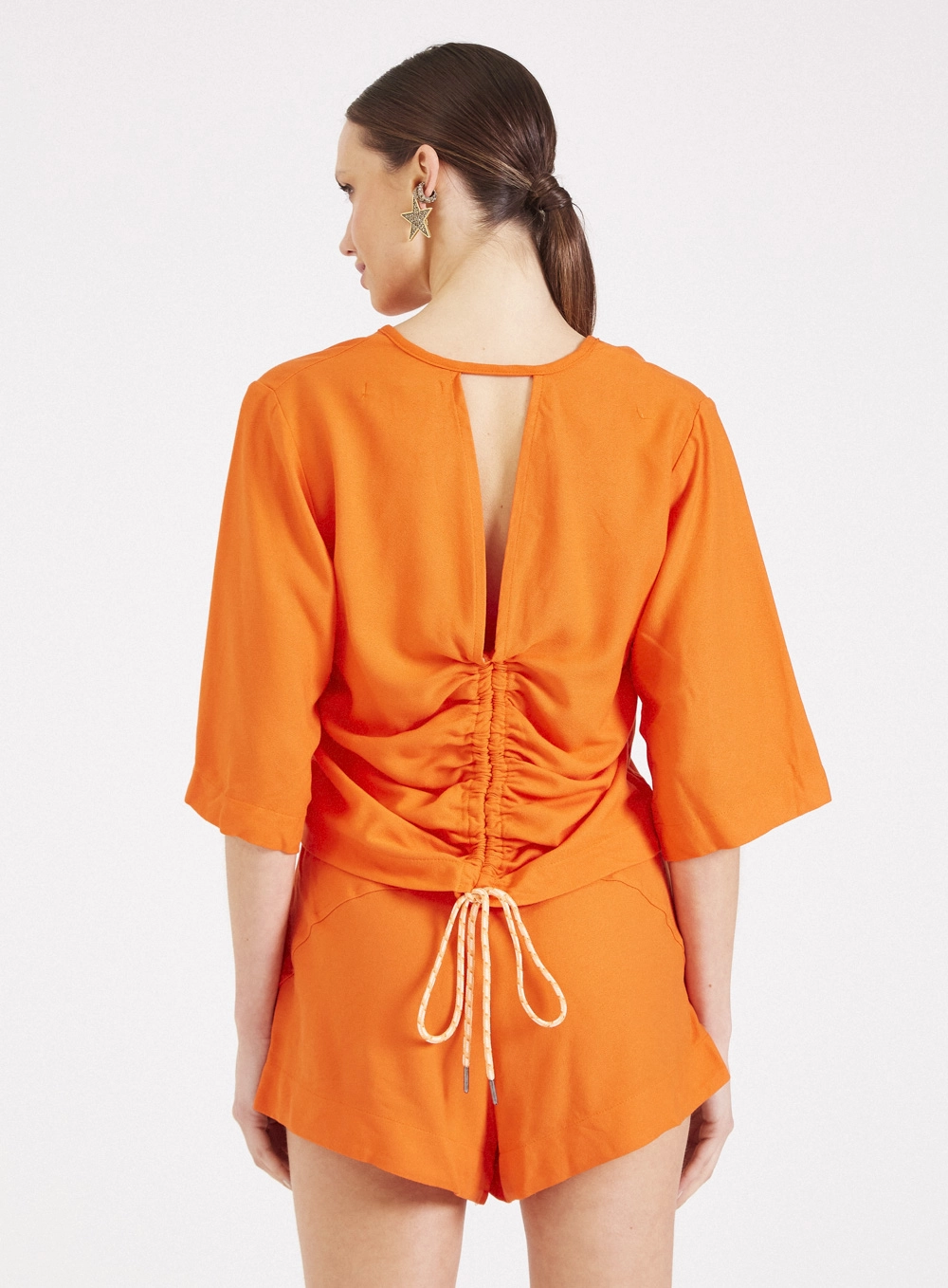 Blusa Reta Com Recortes E Amarração Laranja 2