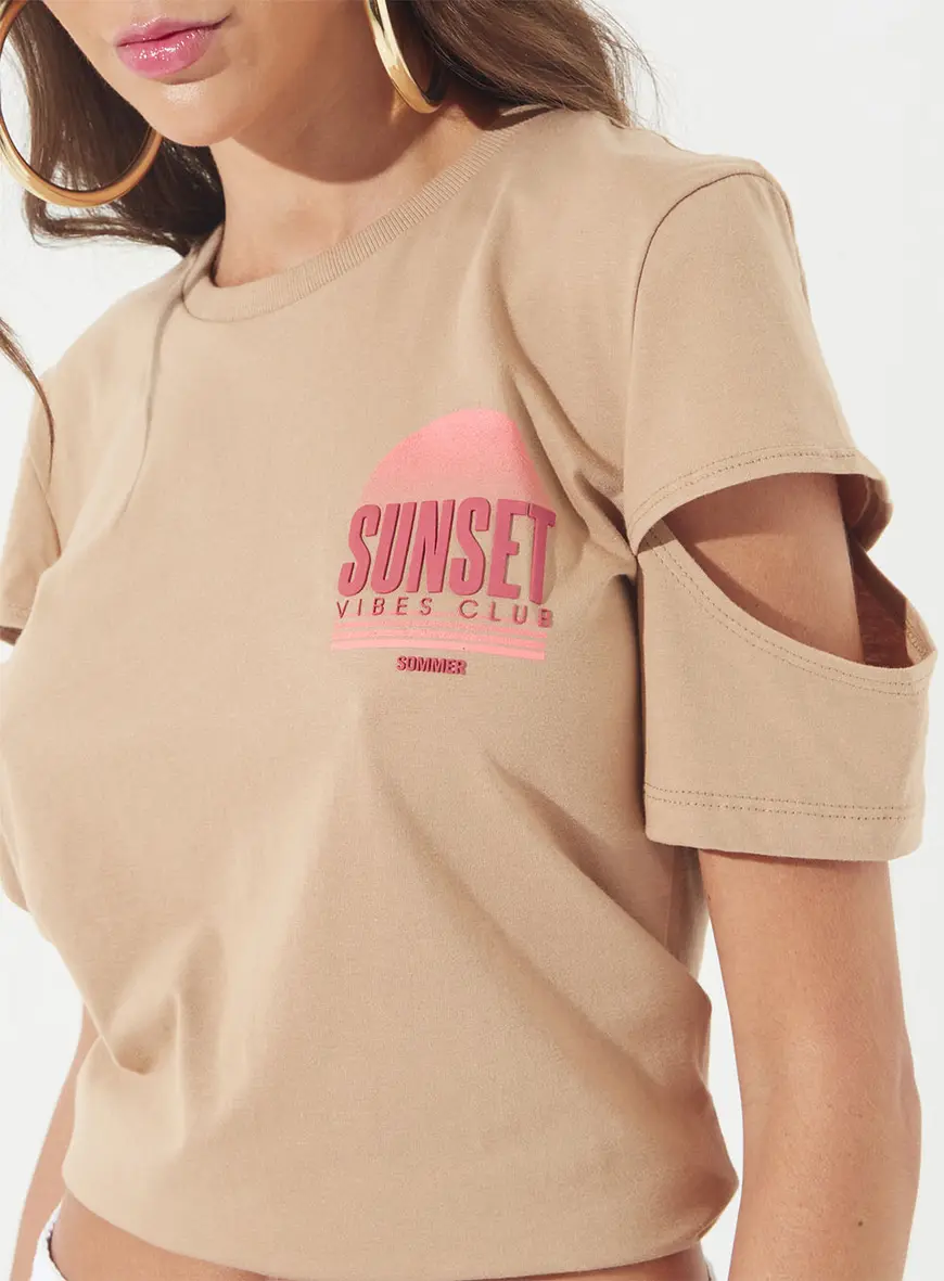 Camiseta Slim Com Recortes Bege Rutito 3