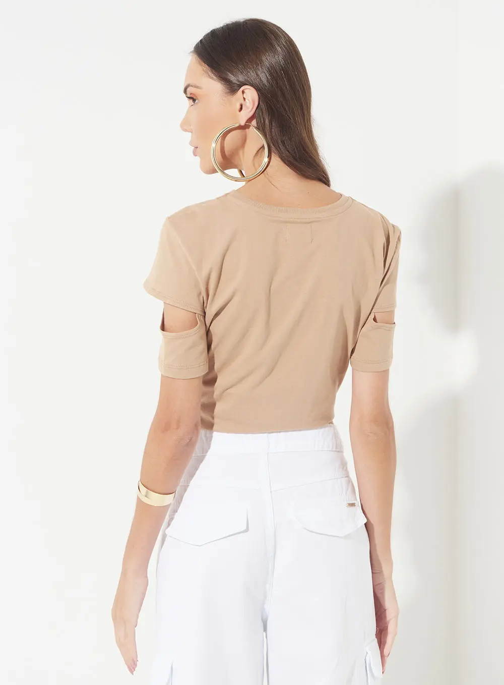 Camiseta Slim Com Recortes Bege Rutito 2