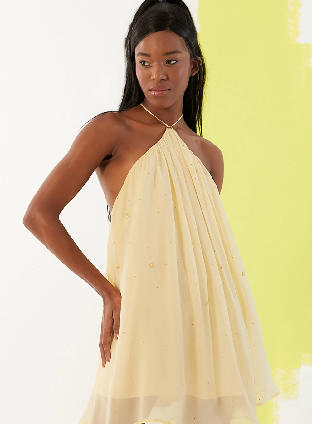 Vestido Frente Única Com Aplicação Bege 2