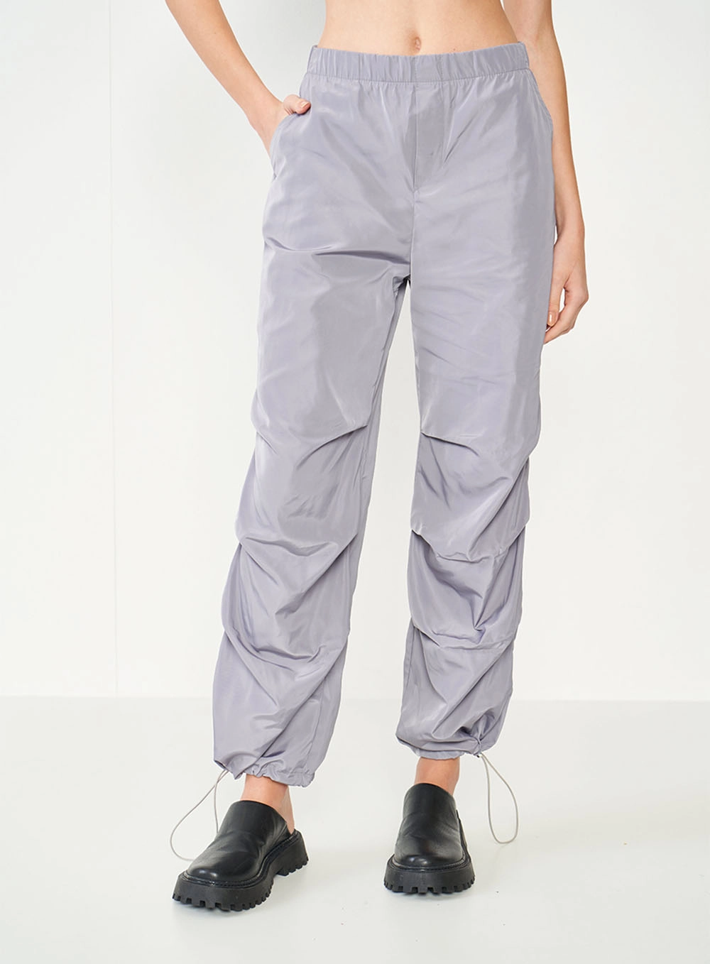 Calça Parachute Jade De Nylon Cinza