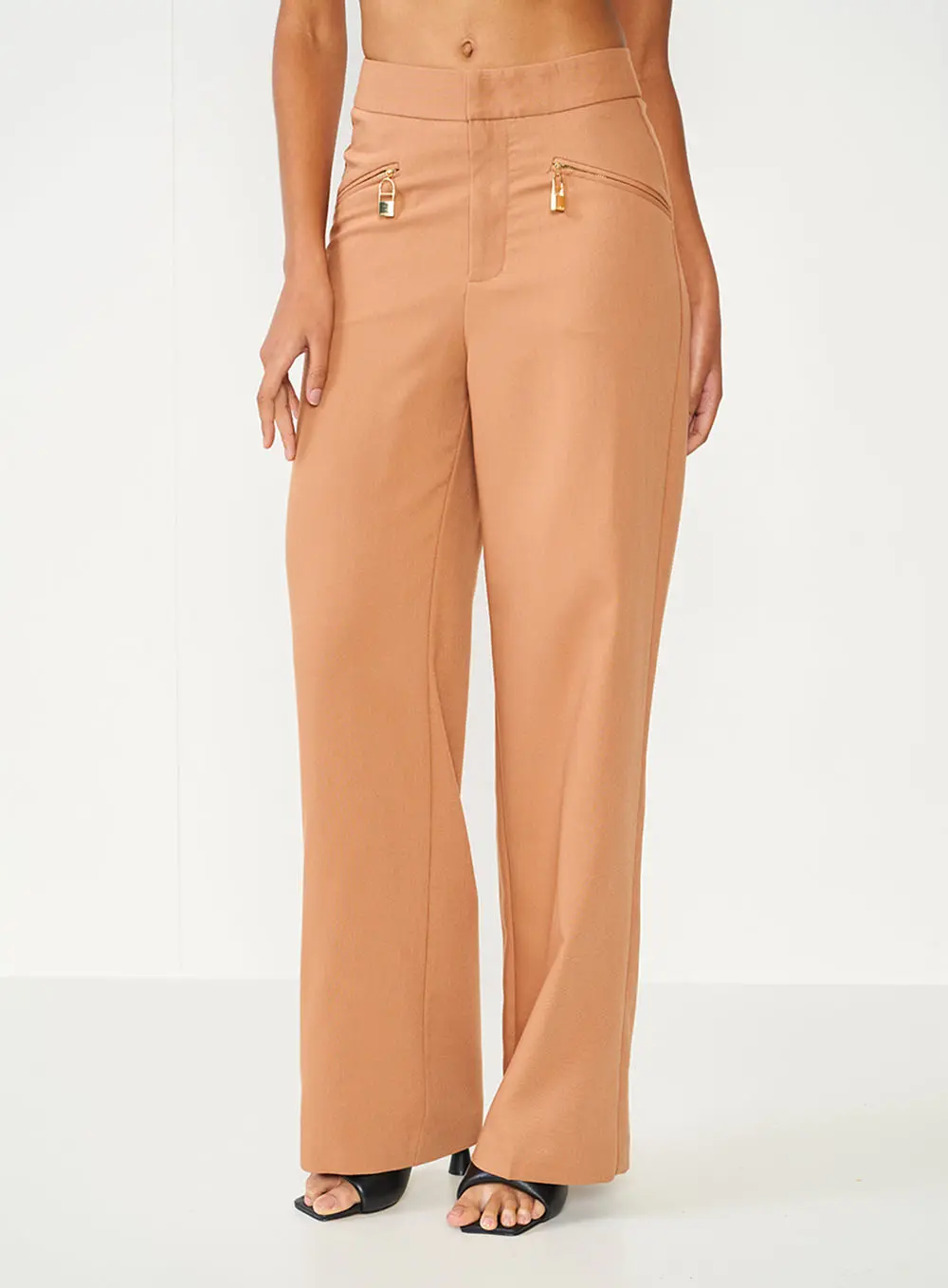Calça Joana Com Detalhe Bolso Marrom Delle