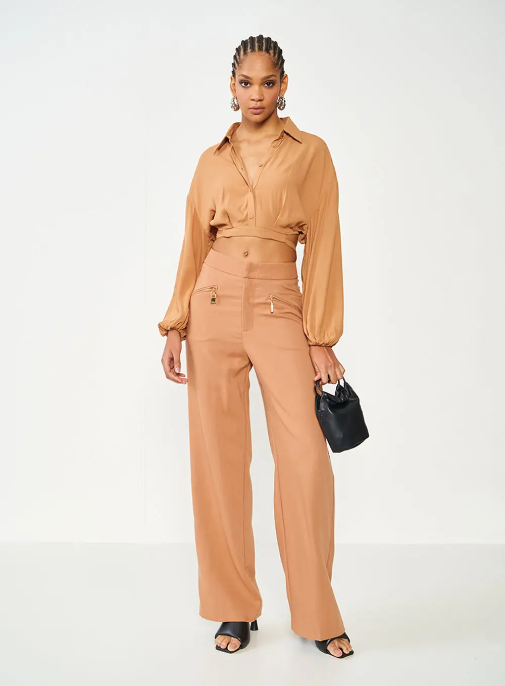Calça Joana Com Detalhe Bolso Marrom Delle